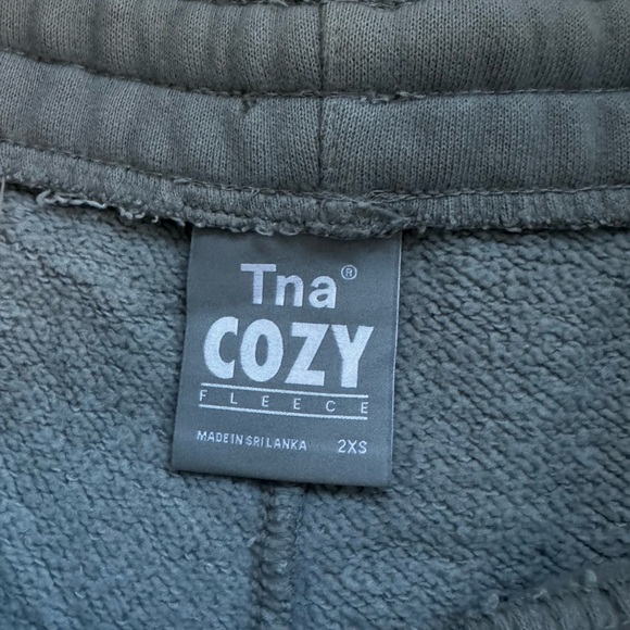 Brand new TNA cozy fleece shorts - Picture 3 of 4